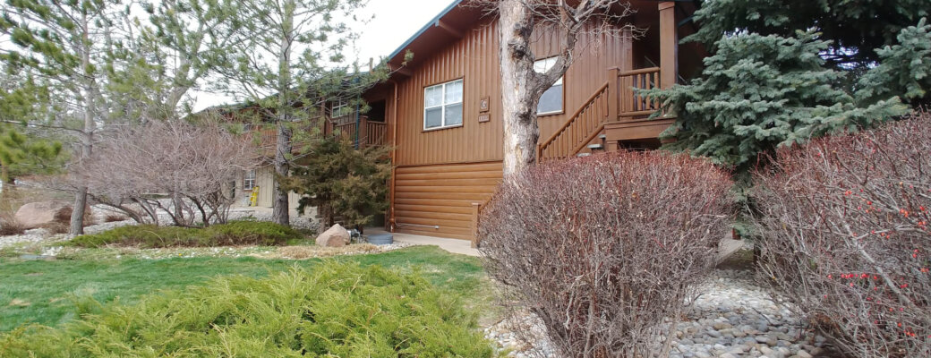 Another exterior view showing how quiet and secluded the area is around our Boulder apartments.